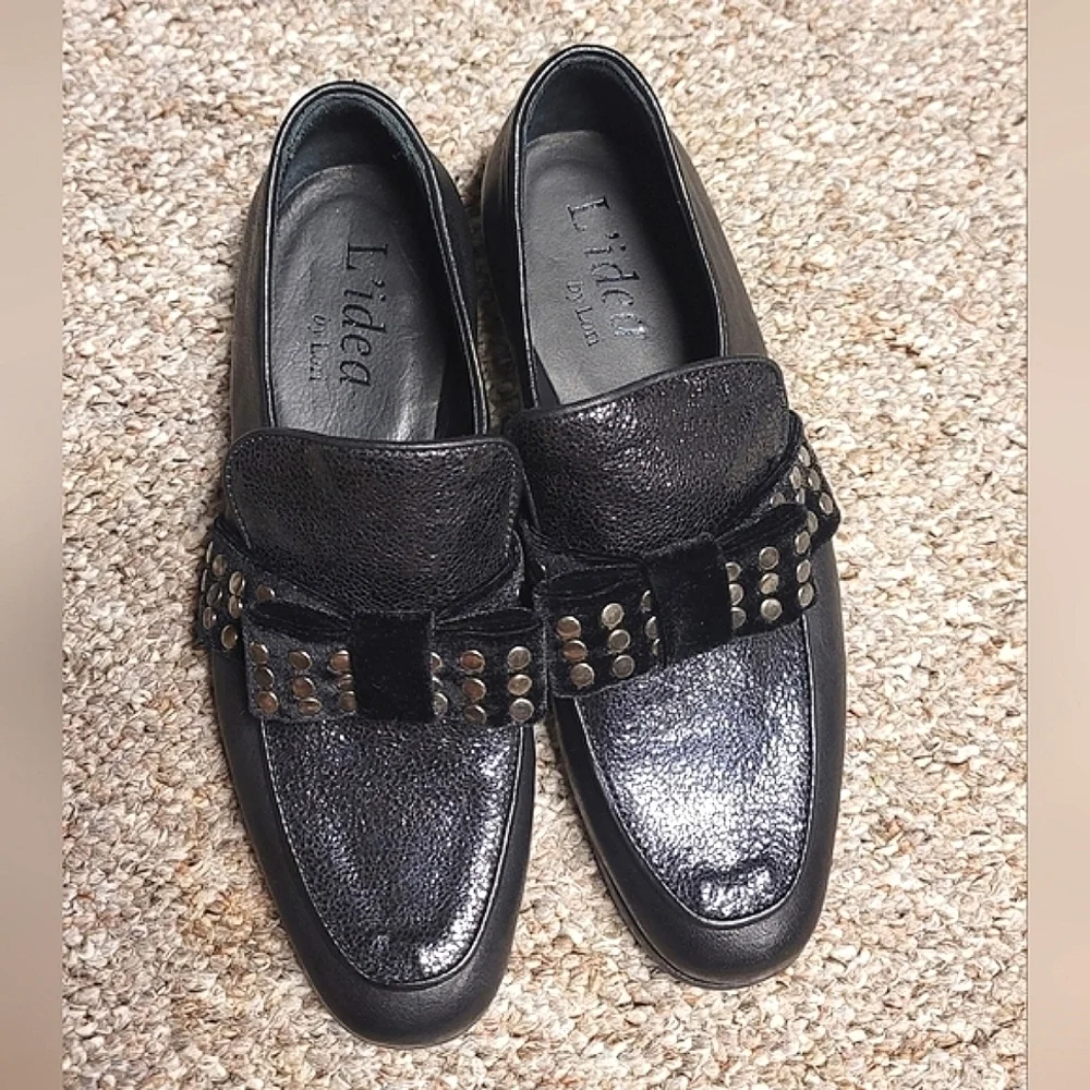 C- L'idea by Lori Vero Cuoio velvet studded bow loafers